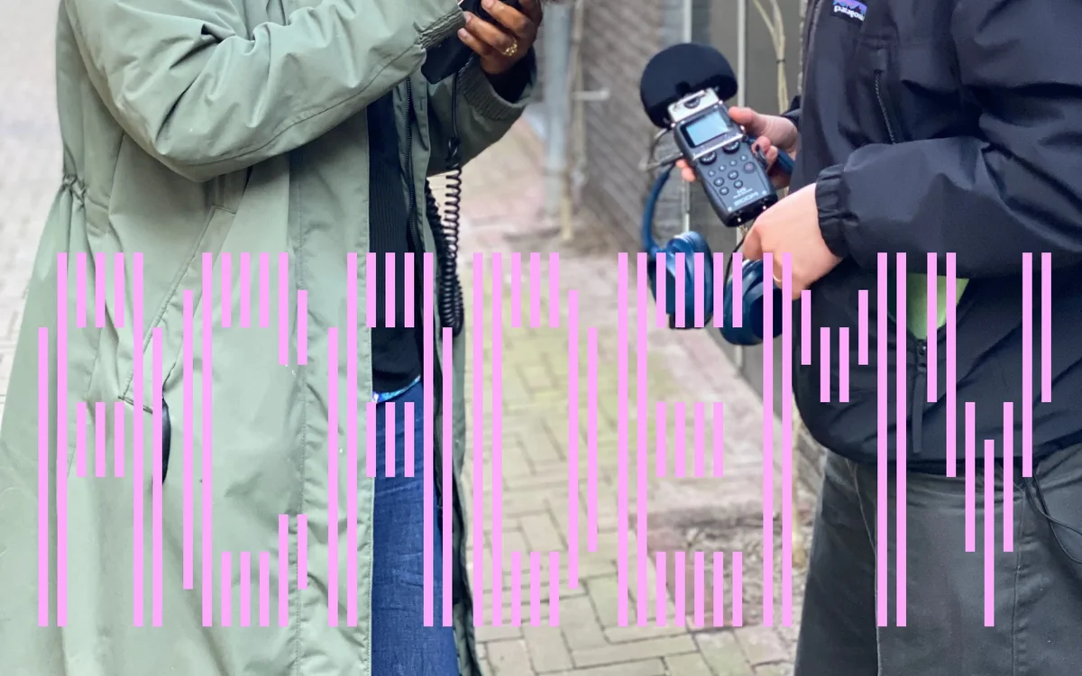 oorzaken – The word ACADEMY in pink bars over a photo of a recorder, beside the Academy introduction